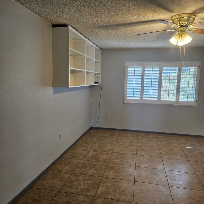Building Photo - Spacious Home Near Shopping Center