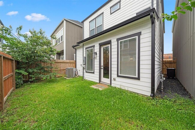 Building Photo - 8470 Berry Grn Ln