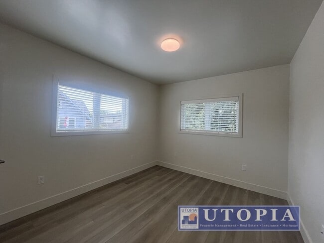 Building Photo - 528 Dufour St