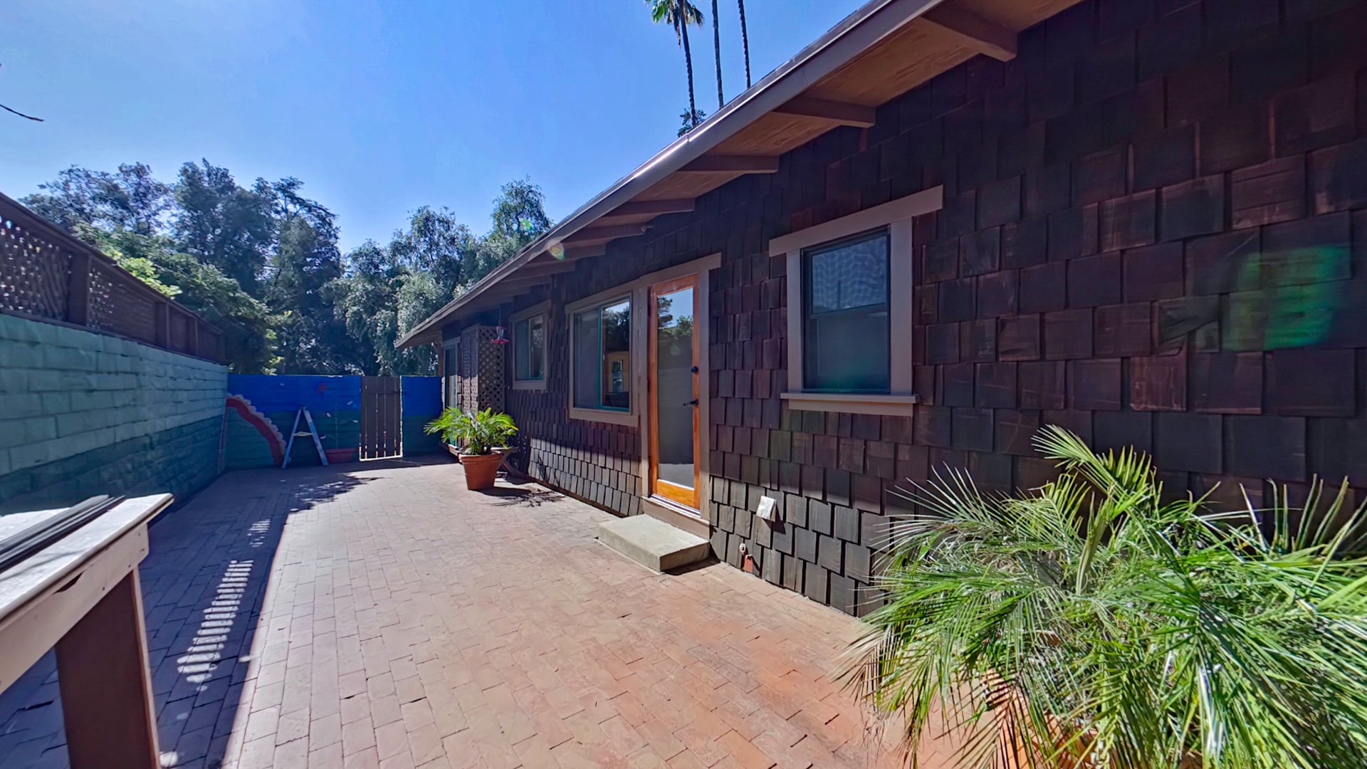 Building Photo - 1915 Las Lunas St