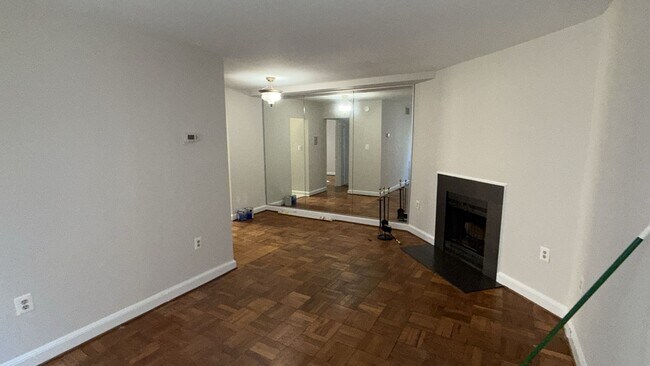 Building Photo - 3819 Davis Pl NW