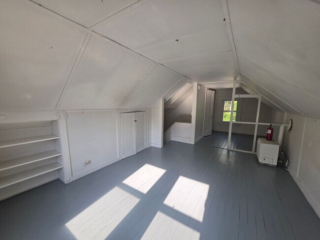 Building Photo - Kent 3 bedroom 1 bath Single Family Home
