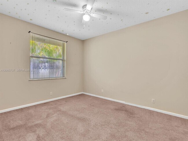 Building Photo - 11335 Lakeshore Dr