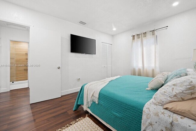 Building Photo - 445 SW 62nd Ct