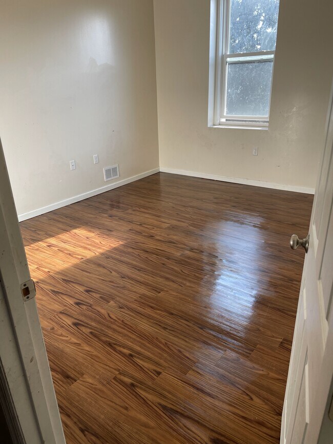 Building Photo - 3301 Iowa St