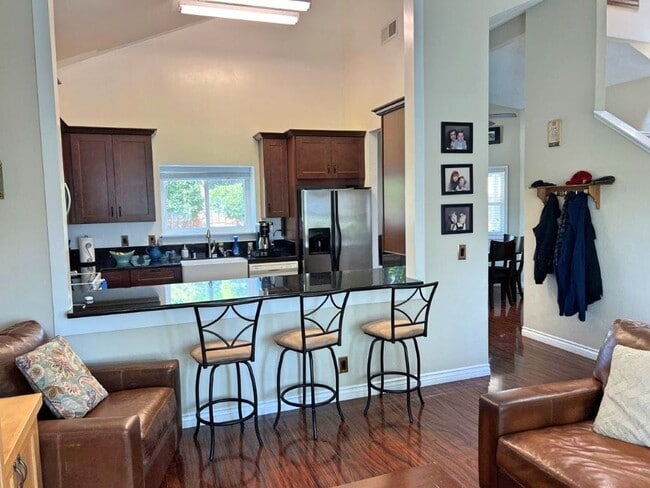 Building Photo - BEAUTIFULLY REMODELED 2 STORY VACAVILLE *S...