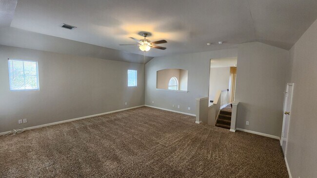 Building Photo - Located In the heart of Stone Oak