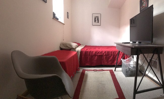 Bedroom (Furnished) - 2212 W 21st Pl