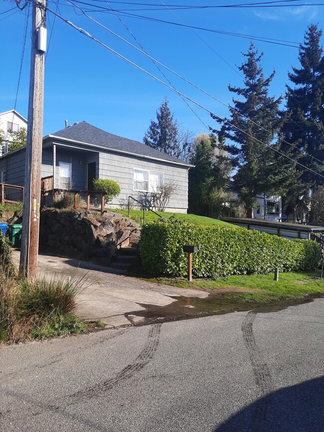 Building Photo - 6434 23rd Ave S