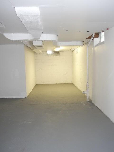 Building Photo - 8205 Outer Dr E