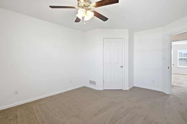 Building Photo - 2413 Northampton Dr