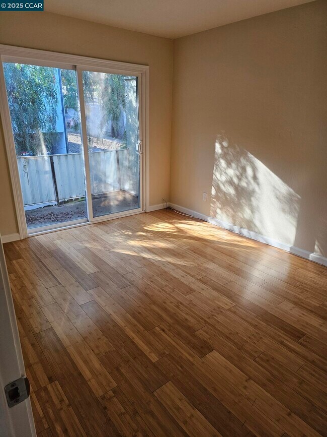 Building Photo - 2287 Cuadra Ct