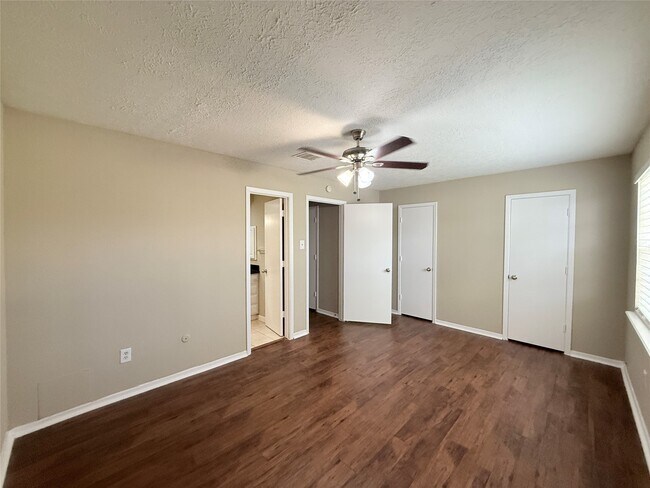 Building Photo - 12875 High Star Dr