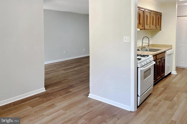 Building Photo - 3322 Woodburn Village Dr