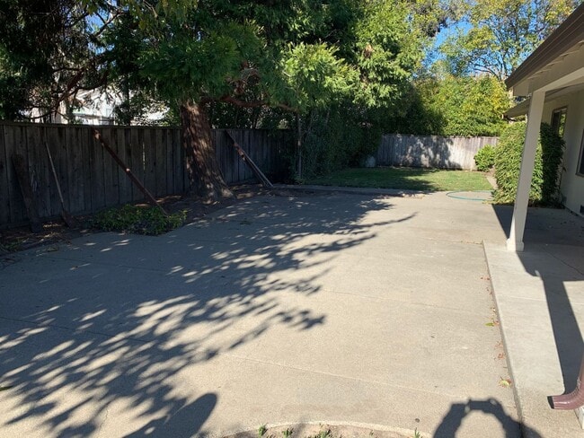 Building Photo - Nice Home in Fantastic Moraga Neighborhood!