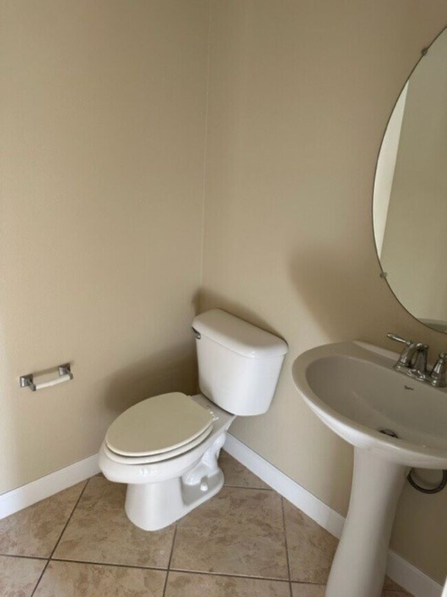 Building Photo - Beautiful 4 bedroom home In Paseos Summerlin - 2 Weeks free 1st month rent!!! Minutes from DT Sum...