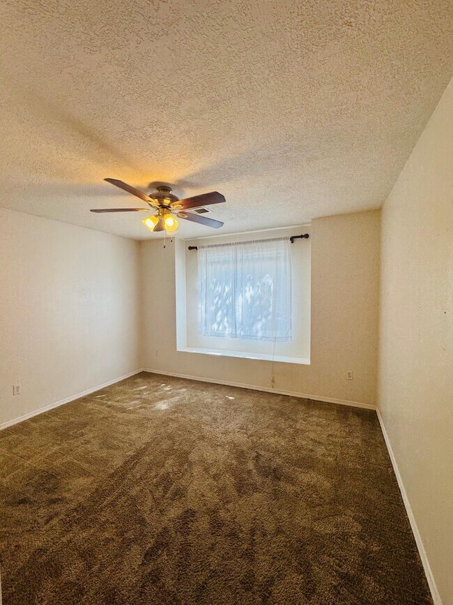 Building Photo - 505 Glacier Bay St SE