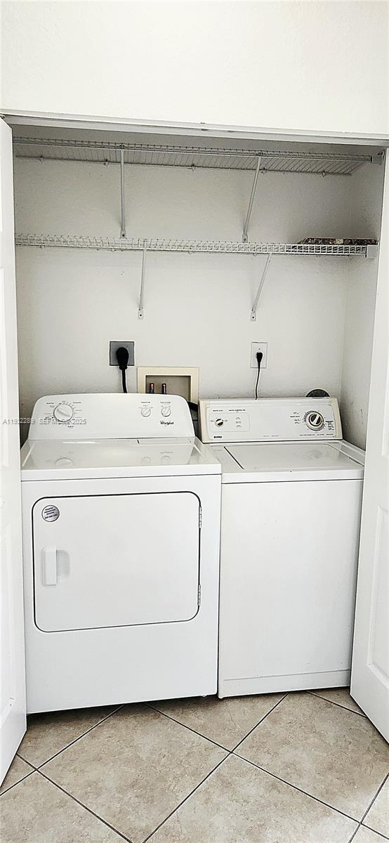 Building Photo - 3350 NE 13th Cir Dr