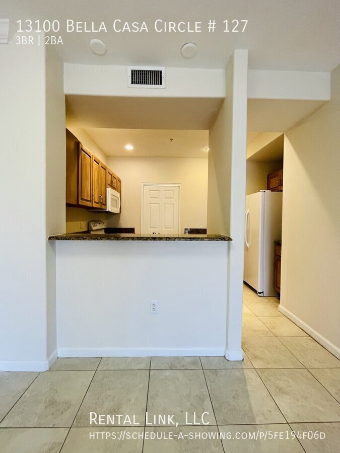 Building Photo - 13100 Bella Casa Cir