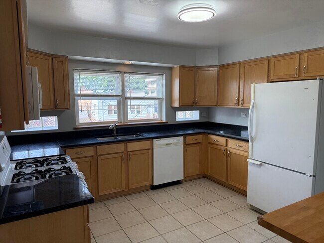 Building Photo - 1534 Clinton Pl