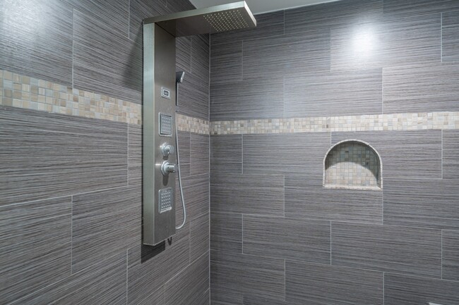 Building Photo - 1907 Ashford Hollow Ln