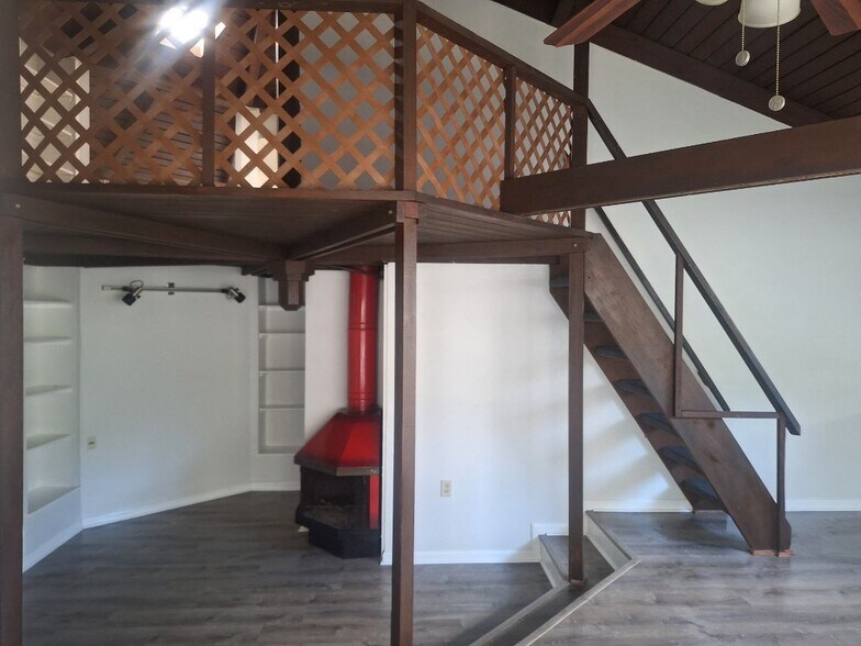 Building Photo - 1325 Lake Ave