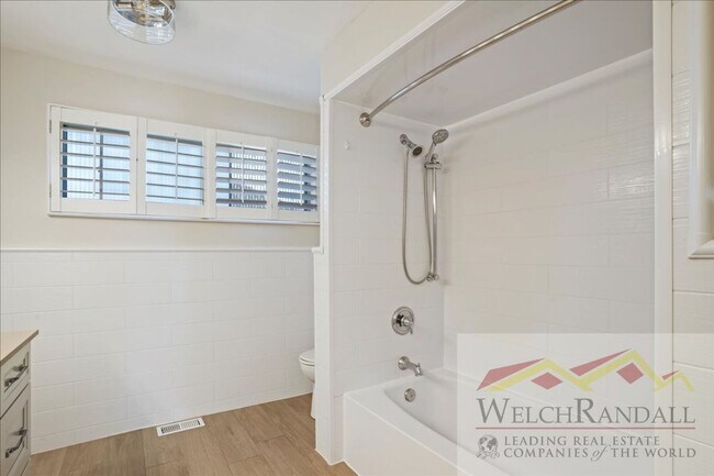 Building Photo - Beautifully Updated Single Family Home in ...
