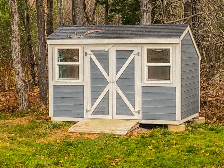 Building Photo - 27 Brookview Dr