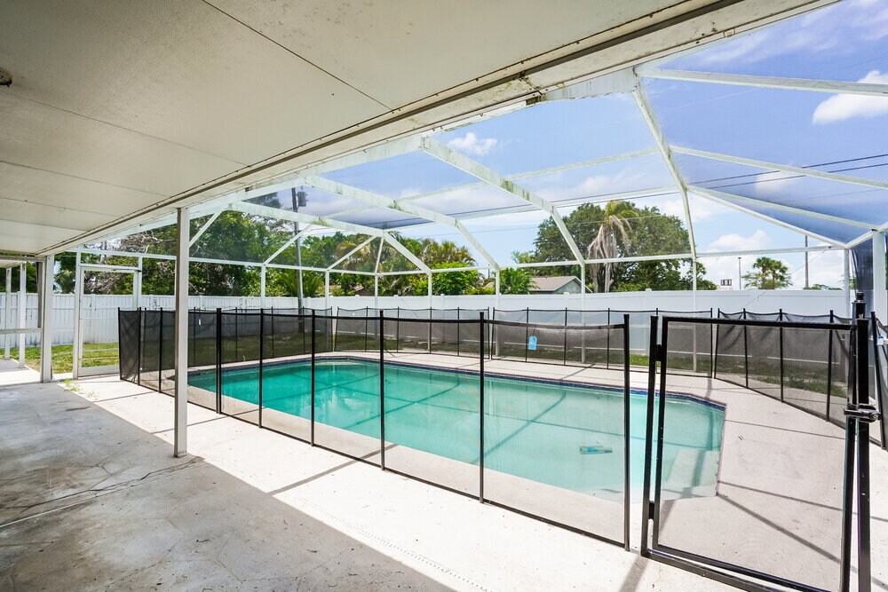 Building Photo - 749 SW 5th Terrace