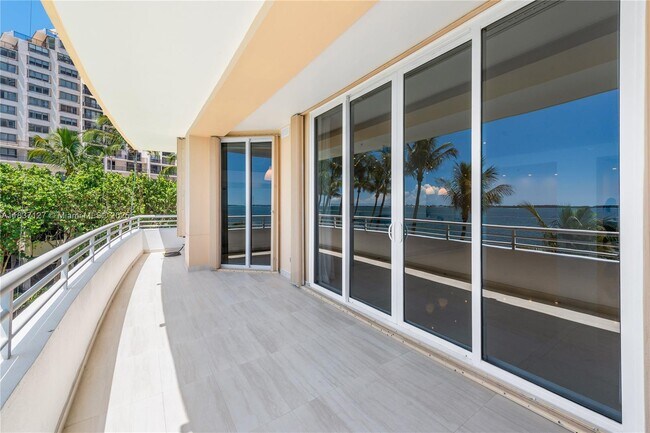 Building Photo - 808 Brickell Key Dr
