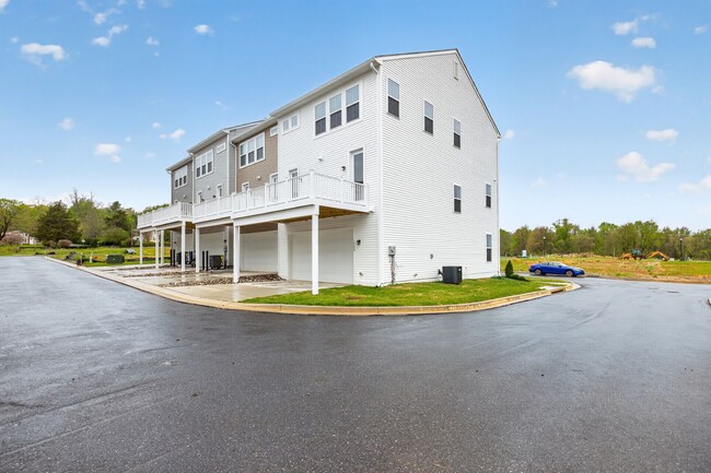 Building Photo - 1726 Blacksmith Wy