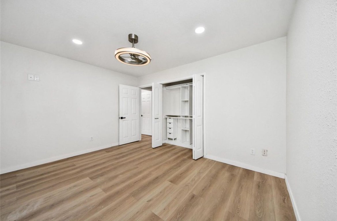 Building Photo - 15719 Baytree Dr