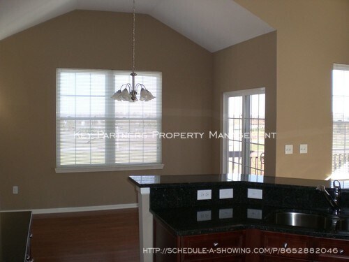 Building Photo - 15816 Conser - Cute Townhouse in Blue Valley!