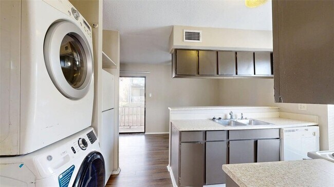 Building Photo - 1016 Autumn Cir