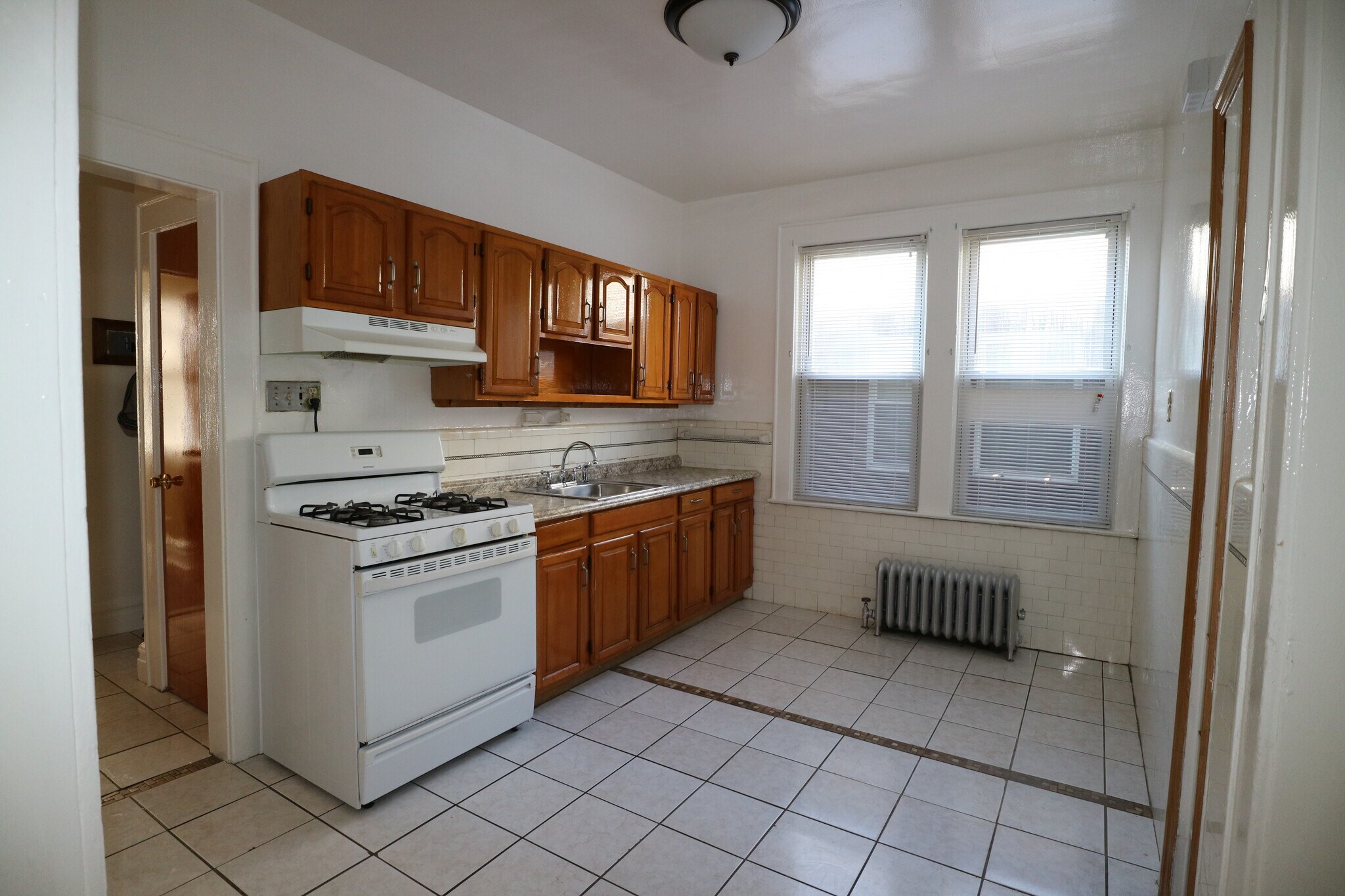 Building Photo - 138 Vermont Ave