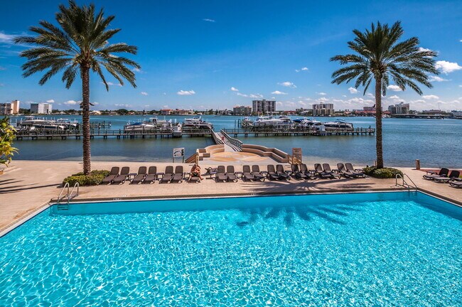 Building Photo - 521 Mandalay Ave