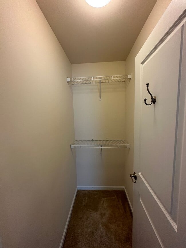 Building Photo - Townhome in Edison Square