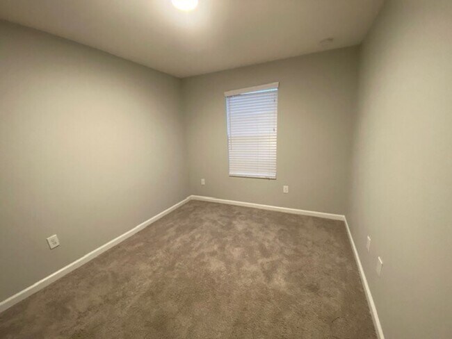 Building Photo - 3 Bedroom 2.5 Bath Townhouse in Eden at Cr...