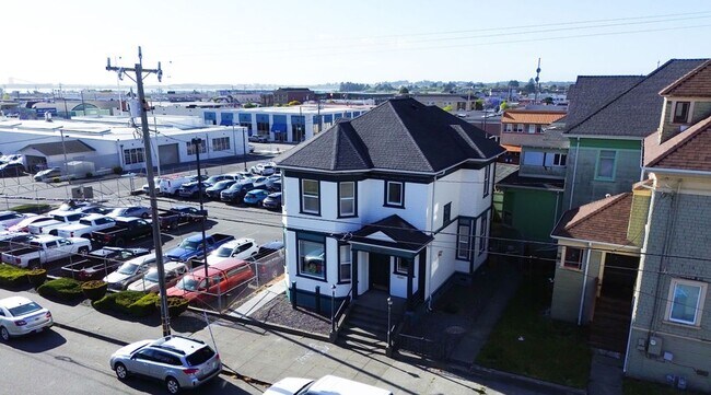 Building Photo - 369 8th St