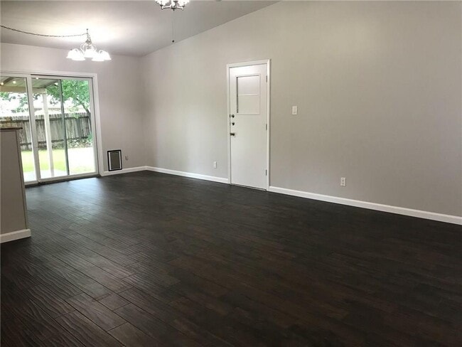 Building Photo - 8202 Renton Dr