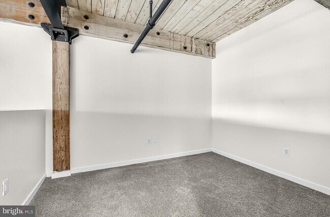 Building Photo - 303 Vine St