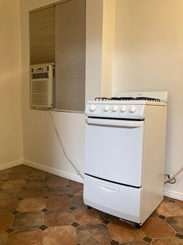 small eating nook - 4111 W Olive Ave