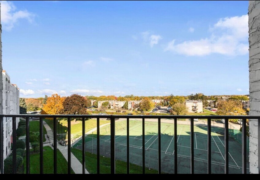 Building Photo - 450 Plum Creek Dr