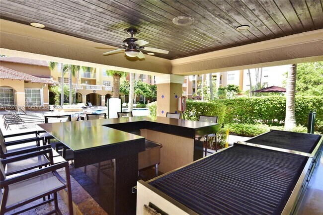 Building Photo - 19501 E Country Club Dr