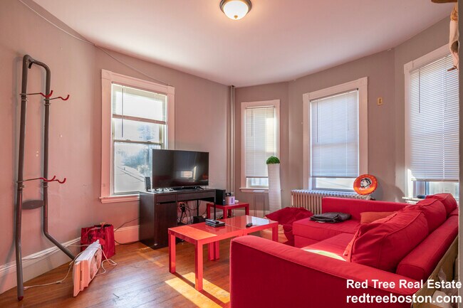 Building Photo - 6 Sunset St