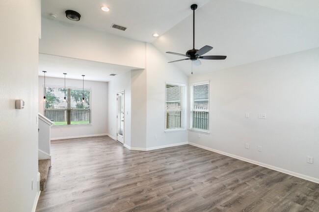 Building Photo - 113 Pine Island Ln