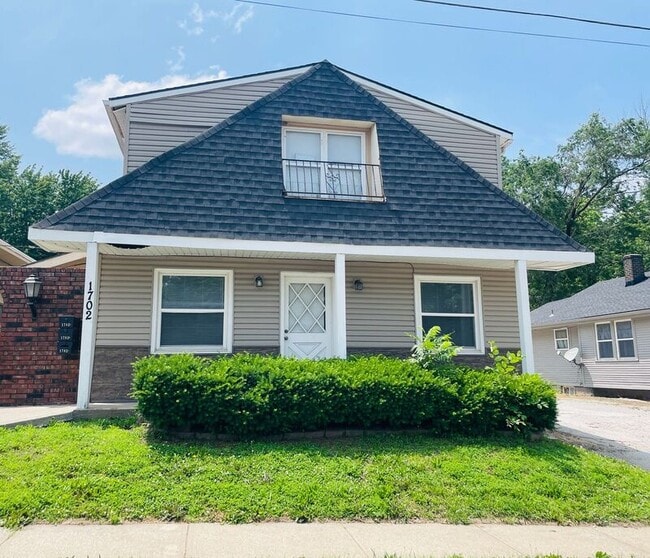 Primary Photo - 1702 S Sterling Ave