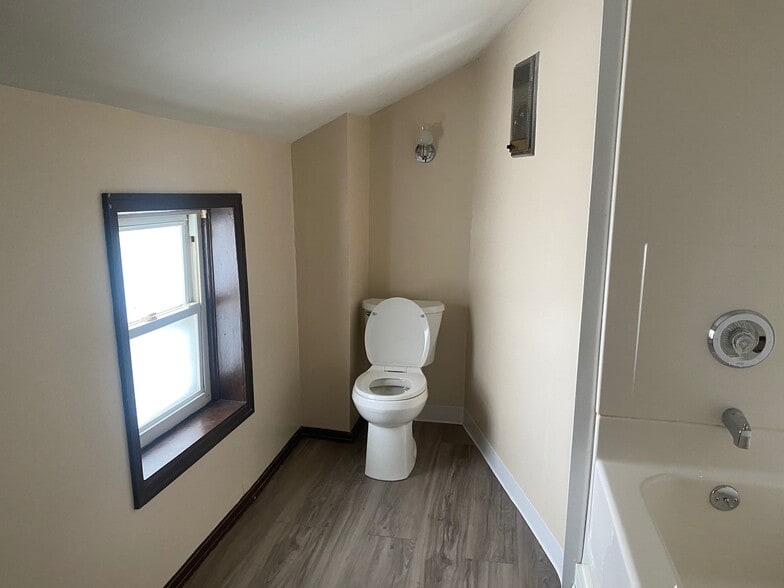 Building Photo - 77 Aurora St