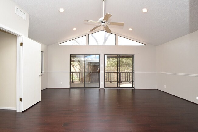 Building Photo - 4/3 w/ Fenced yard & enclosed patio!