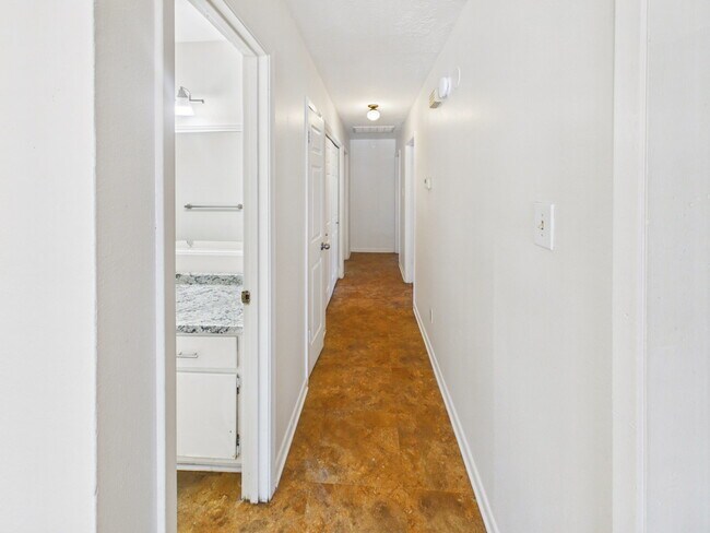 Building Photo - 1013 San Benito Dr